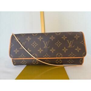 Louis Vuitton Monogram Pochette Twin GM Chain Strap LV Vintage CA1929